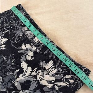 Soft Surroundings Black and gray Leaf-Print leggings